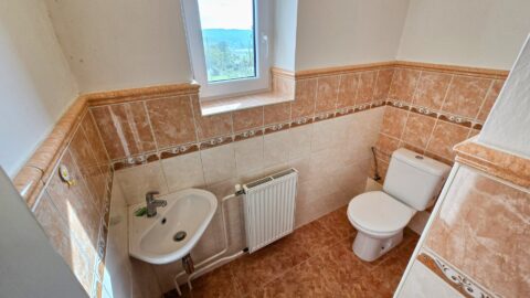 Prodej venkovského rodinného domu s prostornou zahradou #583