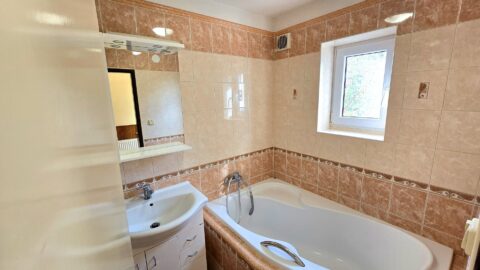 Prodej venkovského rodinného domu s prostornou zahradou #582